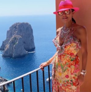 Bethenny Frankel S Outfits In Italy Big Blonde Hair