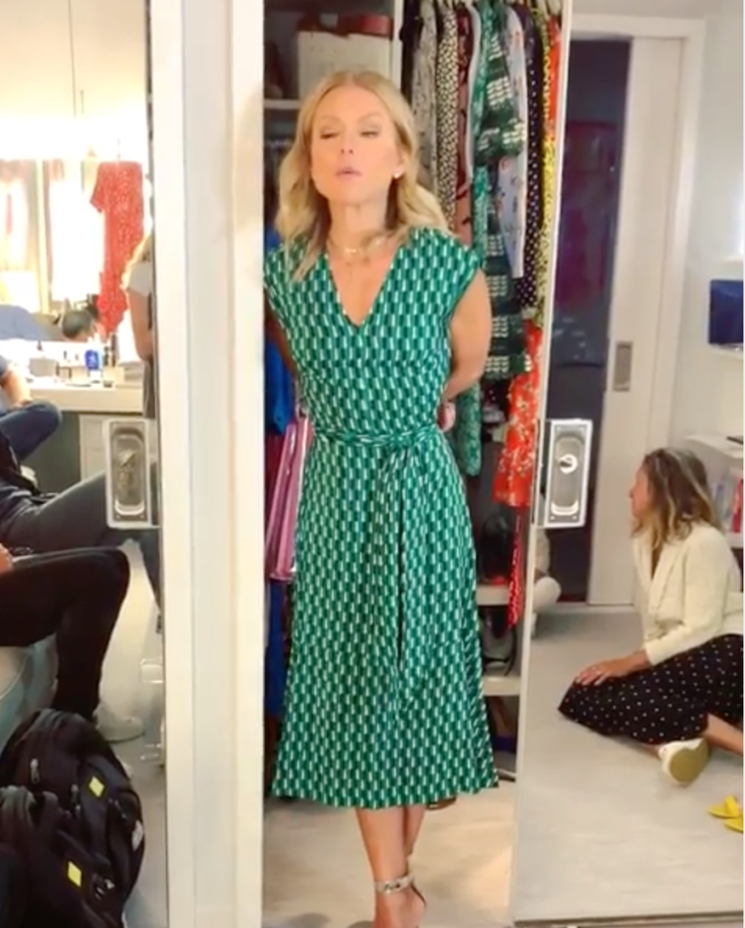 Kelly Ripa s Green Geometric Dress Big Blonde Hair